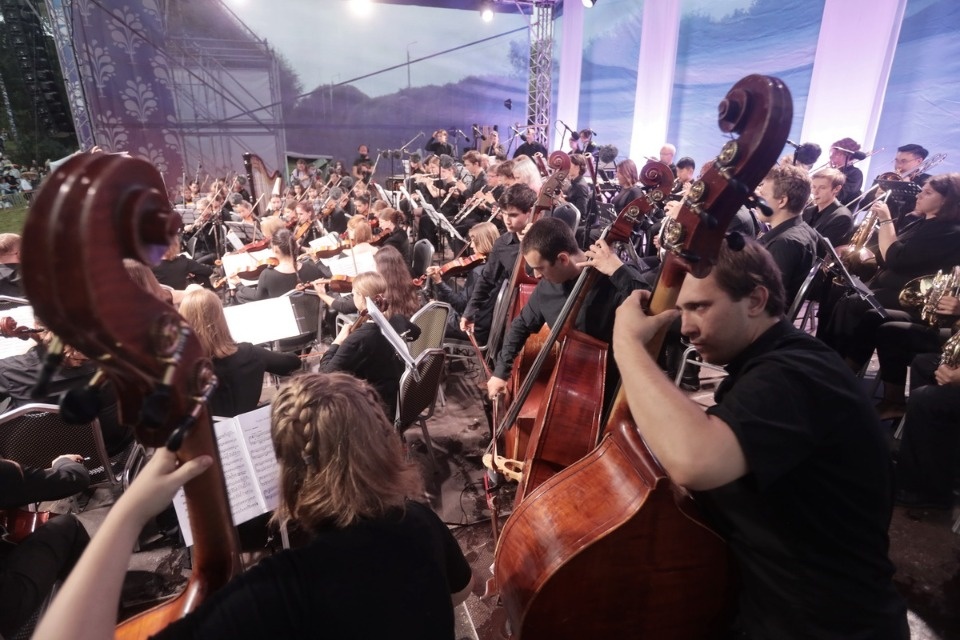 Музыка над водной гладью