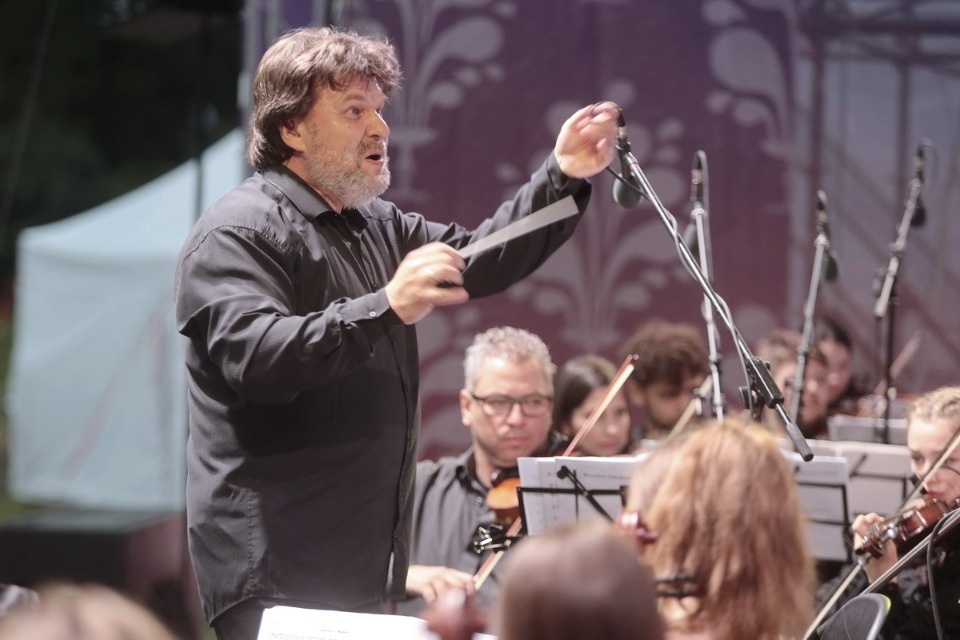 Музыка над водной гладью