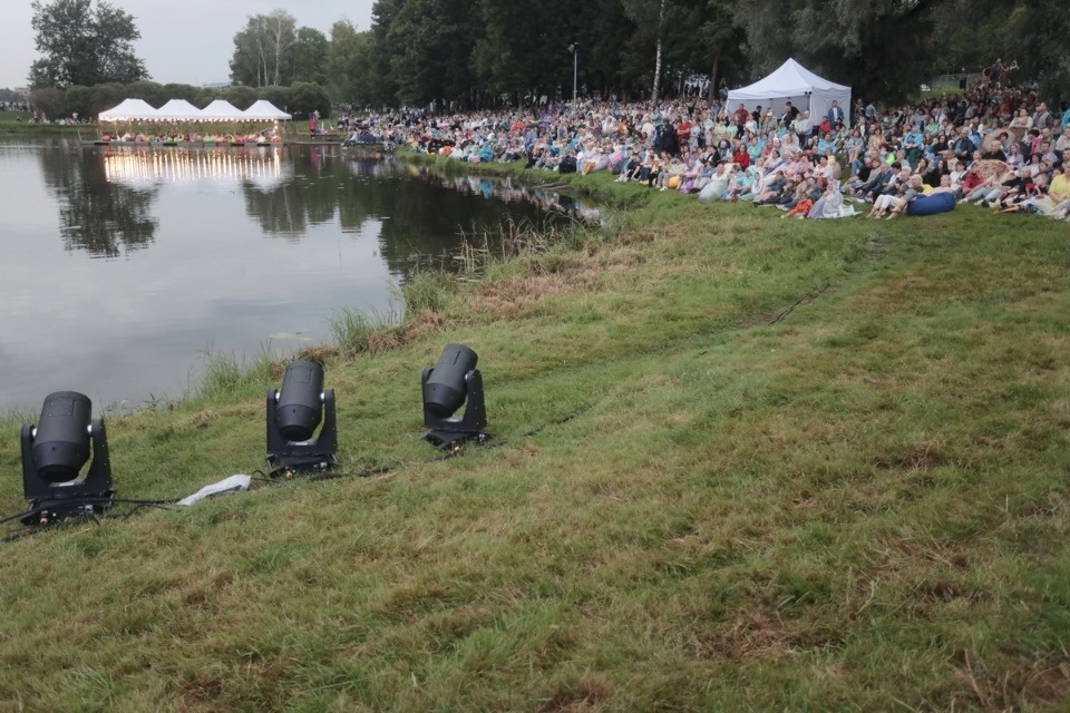 Музыка над водной гладью