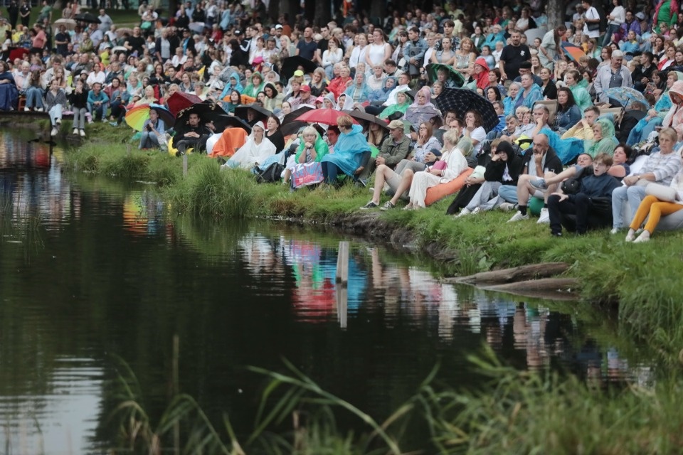 Музыка над водной гладью