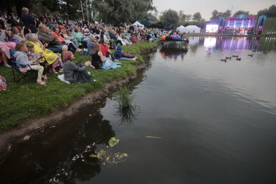 Музыка над водной гладью