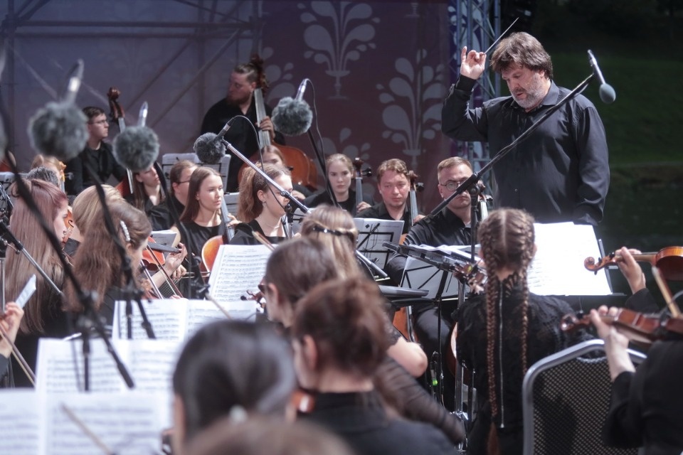 Музыка над водной гладью