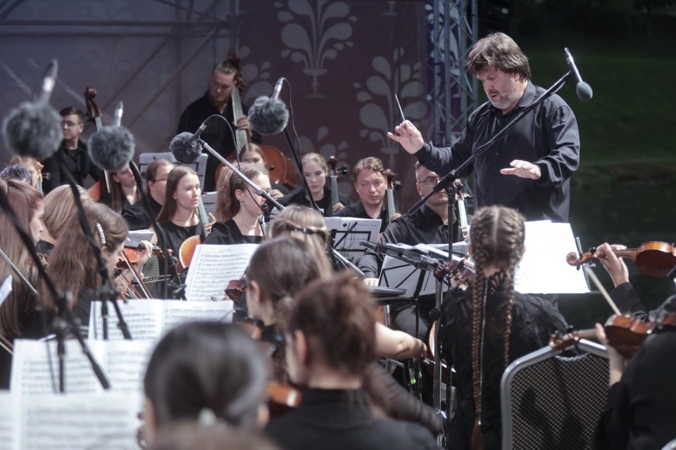 Музыка над водной гладью