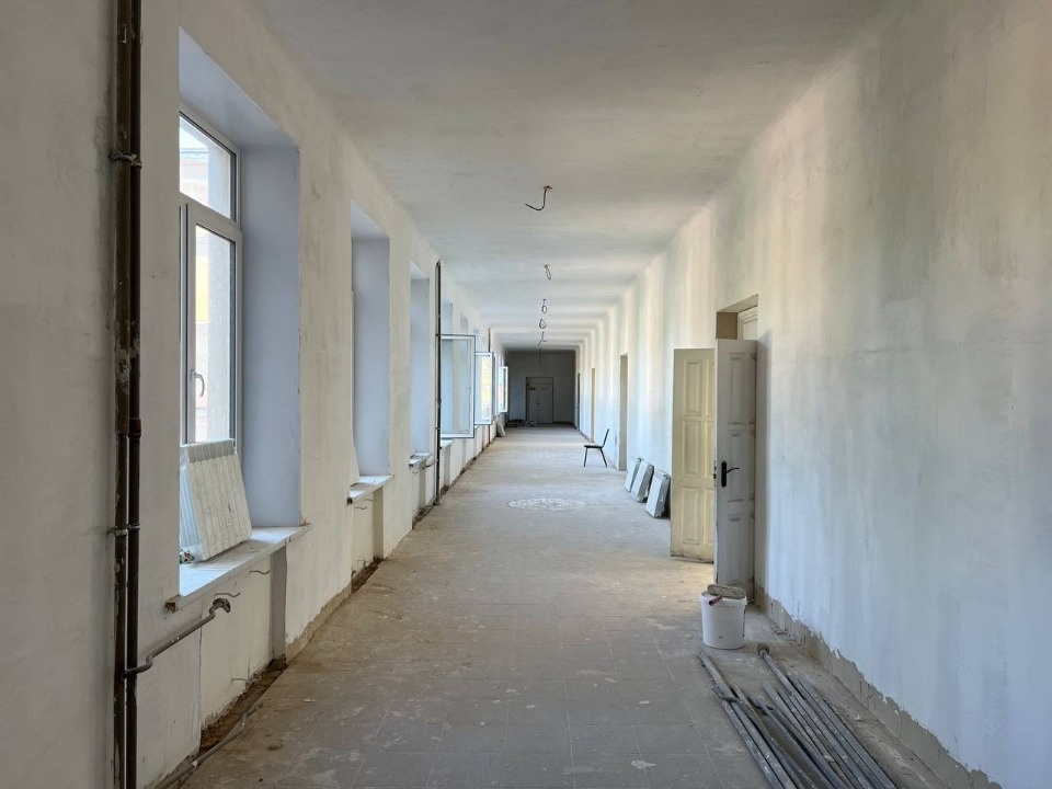 В школах №2 и №23 в Пскове продолжается капитальный ремонт