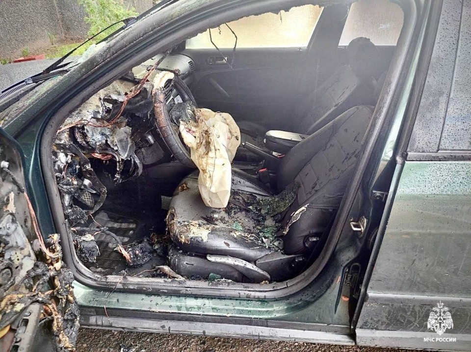 В Пскове на Рижском проспекте горел Volkswagen Passat