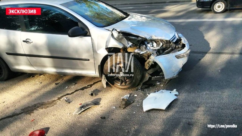 Женщину госпитализировали в результате ДТП в Пскове Женщину госпитализировали в результате ДТП в Пскове