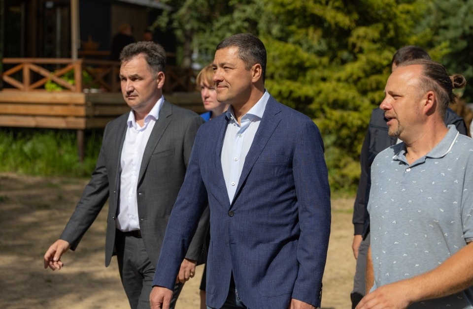 Глэмпинг «Велино» в Гдовском районе осмотрел губернатор Михаил Ведерников