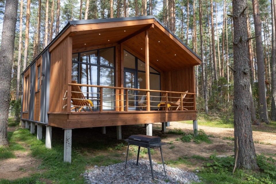 Глэмпинг «Велино» в Гдовском районе осмотрел губернатор Михаил Ведерников