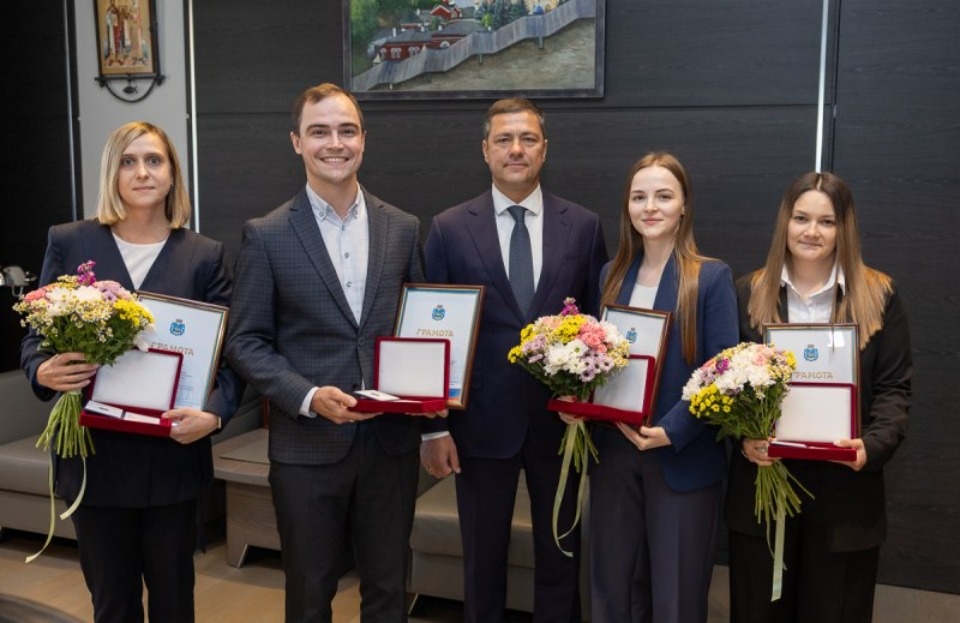 Лучших гражданских государственных служащих наградили в Псковской области