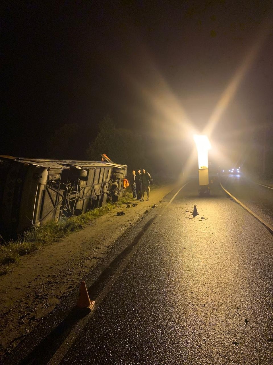 Двое детей пострадали в ДТП с туристическим автобусом в Псковской области Двое детей пострадали в ДТП с туристическим автобусом в Псковской области