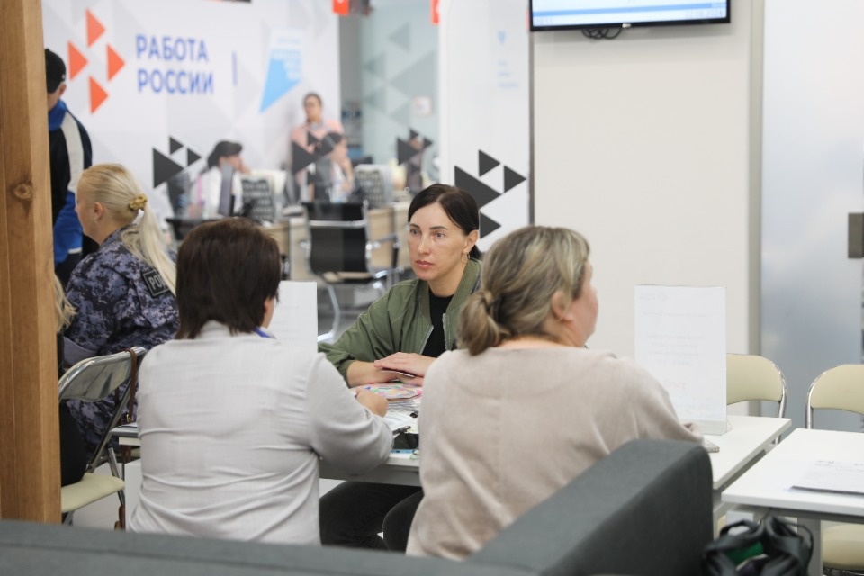 Более сотни соискателей посетили ярмарку трудоустройства в Пскове