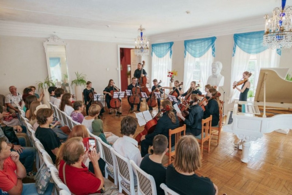 Музыканты из семи стран поучаствовали в завершившейся в Псковской области молодежной арт-экспедиции