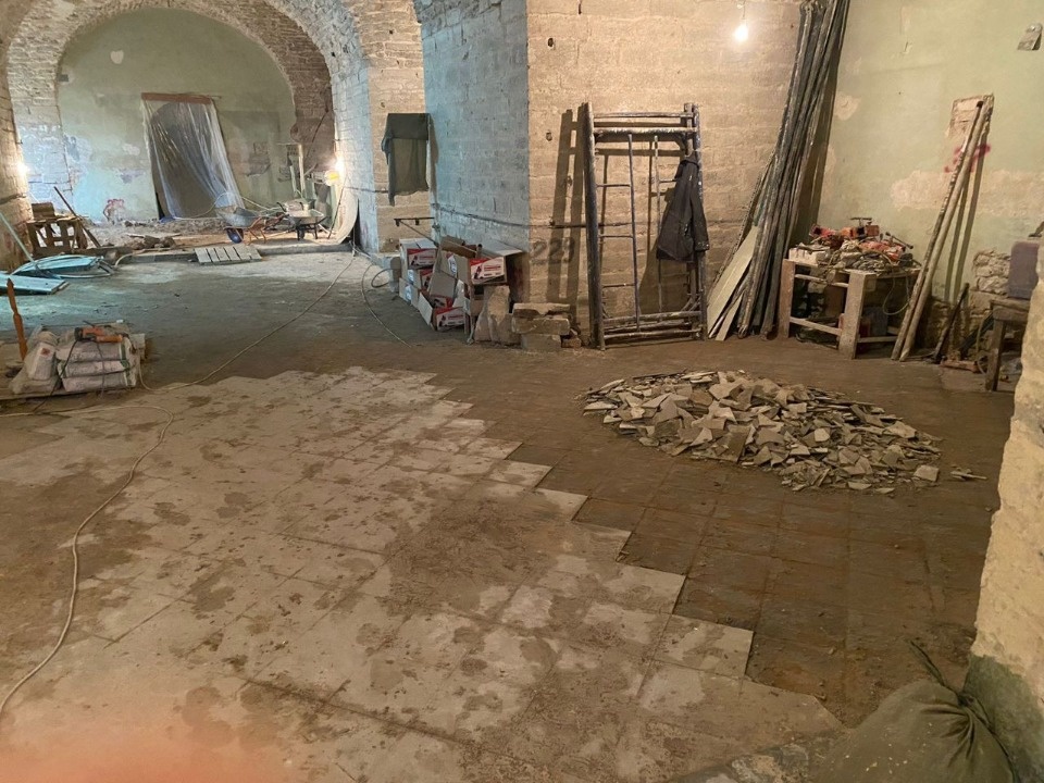 Реставраторы раскрыли исторические напольные плиты Серафимовского придела Троицкого собора