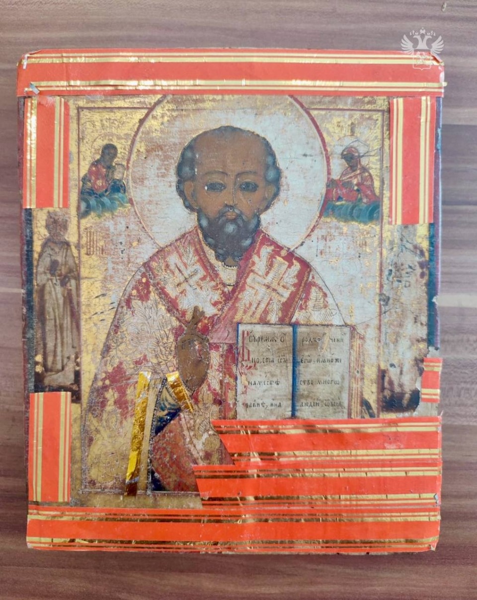  Икону и шесть антикварных книг передали псковские таможенники в Минкульт 