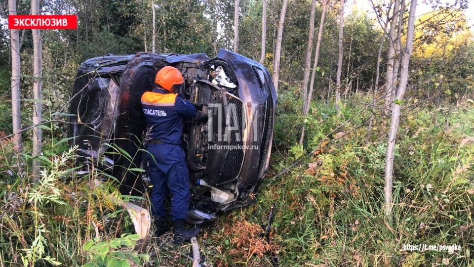 Два человека пострадали в результате аварии в Великолукском районе 