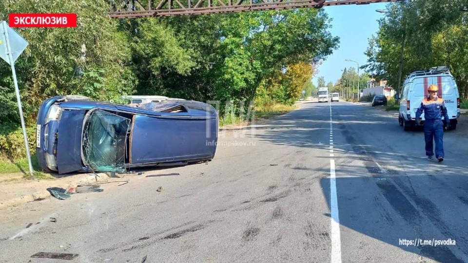 Женщине потребовалась госпитализация в результате ДТП в Великих Луках Женщине потребовалась госпитализация в результате ДТП в Великих Луках