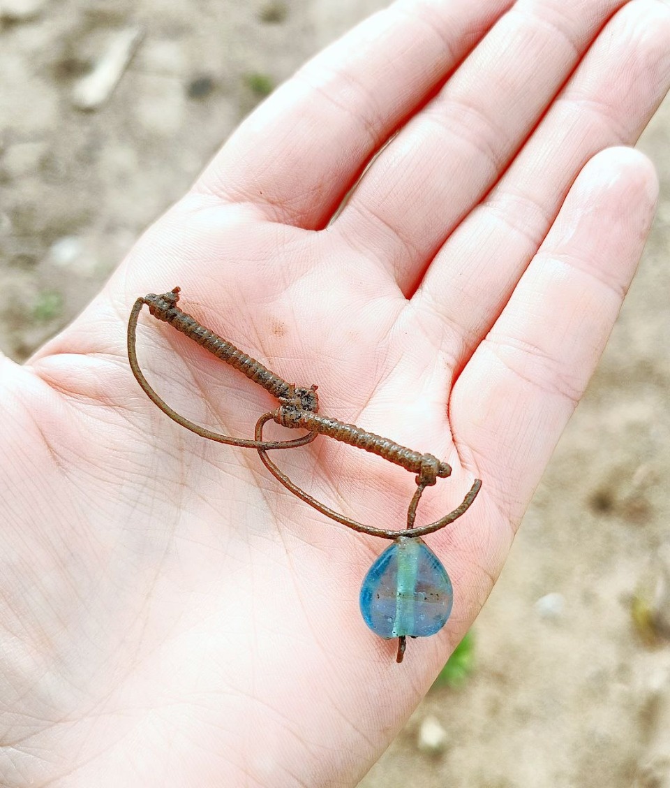 Старинные сережки обнаружили псковские археологи 