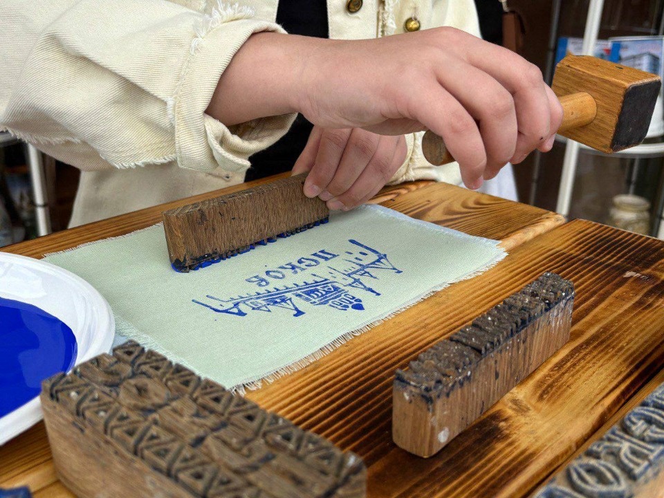 Гости из десяти городов России посетили куб Пскова на выставке «Россия начинается здесь»