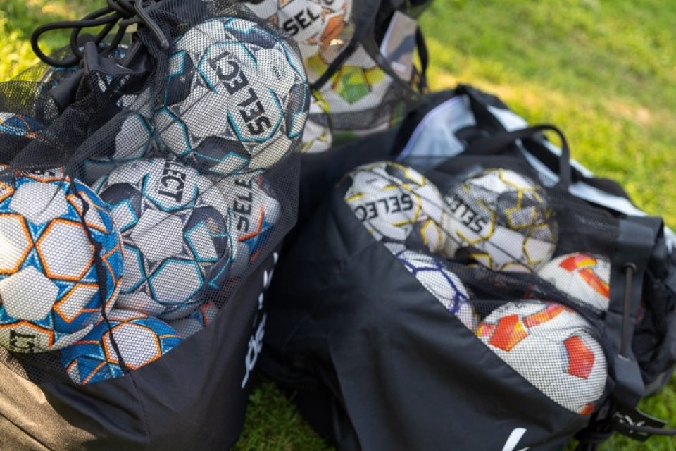 Новый спортивный инвентарь передали Гдовскому центру внешкольной работы «Дубно» Новый спортивный инвентарь передали Гдовскому центру внешкольной работы «Дубно»