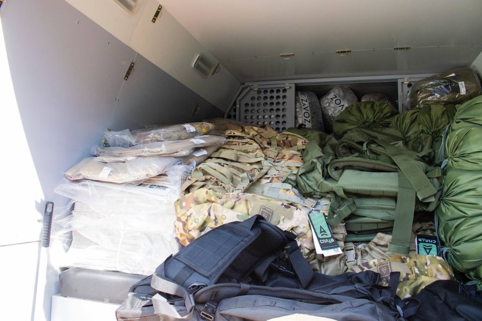 Очередную партию гумпомощи отправили в зону СВО из Псковской области