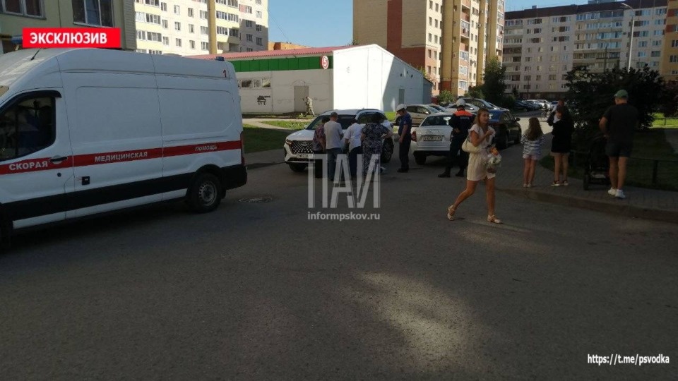11-летнего мальчика доставили в больницу после ДТП в Псковском районе 11-летнего мальчика доставили в больницу после ДТП в Псковском районе