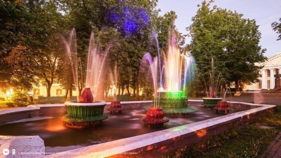 В Великих Луках приступают к отключению городских фонтанов В Великих Луках приступают к отключению городских фонтанов