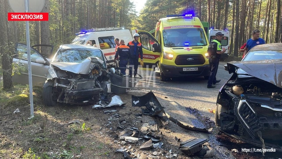Четыре взрослых и ребенок пострадали в ДТП в Псковском районе 