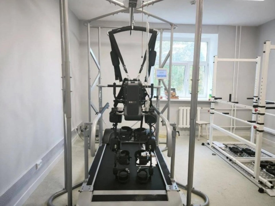 Роботизированный комплекс локомоторной терапии появился в Великолукском филиале областной больницы