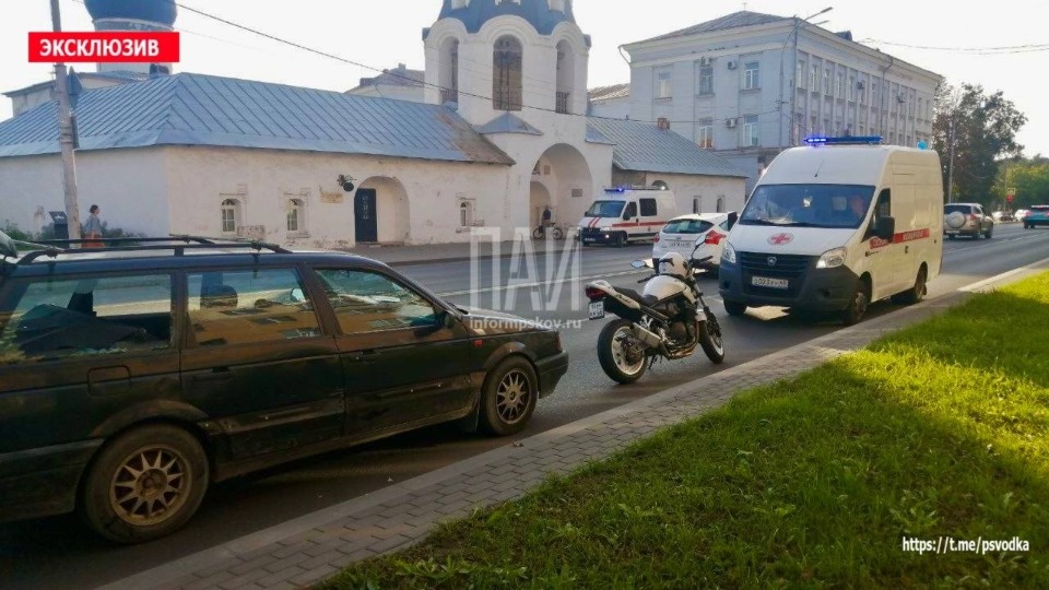 Мотоциклист пострадал в результате ДТП Пскова Мотоциклист пострадал в результате ДТП Пскова