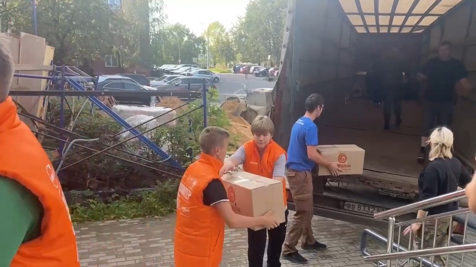 Псковичи передали 40 тонн гуманитарной помощи жителям Курской области Псковичи передали 40 тонн гуманитарной помощи жителям Курской области