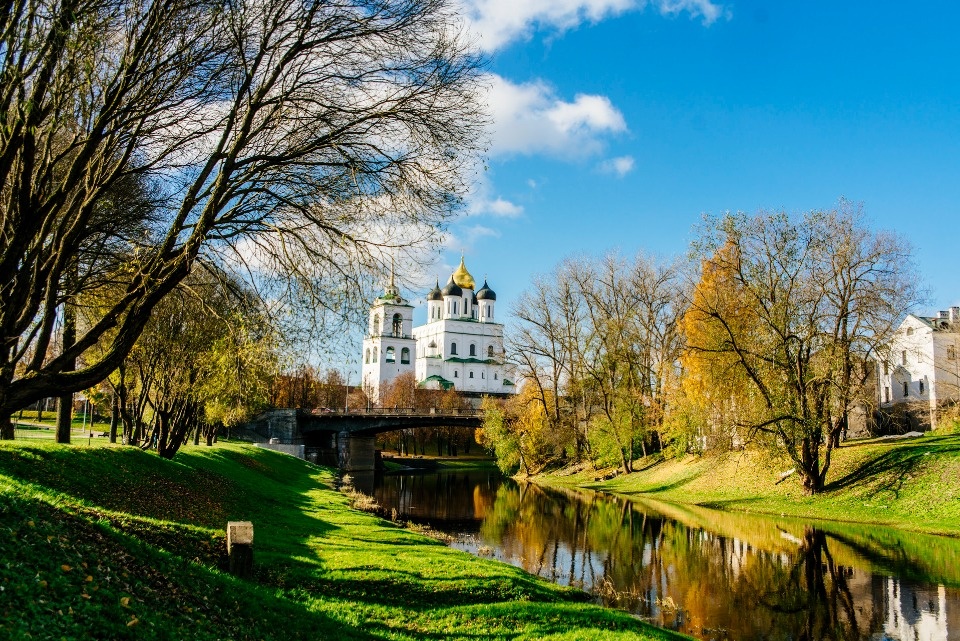 Михаил Ведерников пригласил россиян посетить этой осенью Псковскую область