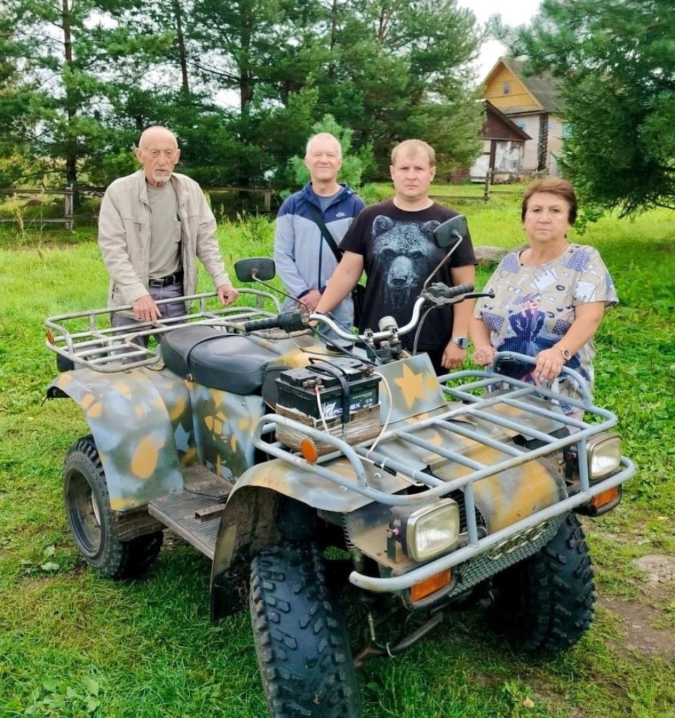 Великолучане передали квадроцикл военнослужащим в зону СВО