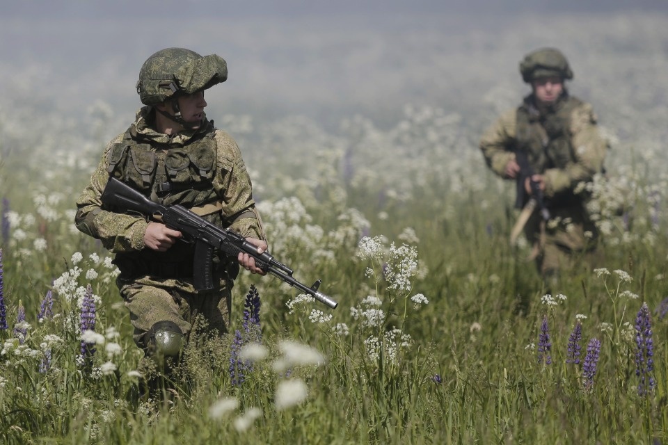 На полигоне под Псковом проводятся учения