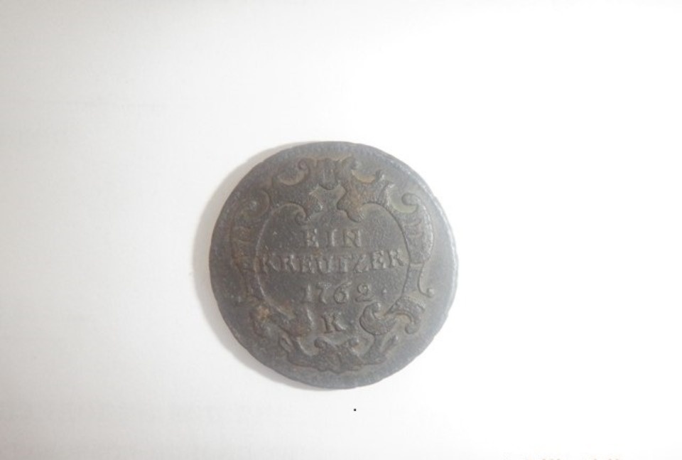 Гражданин Украины пытался вывезти из России 17 старинных монет через Псковскую область