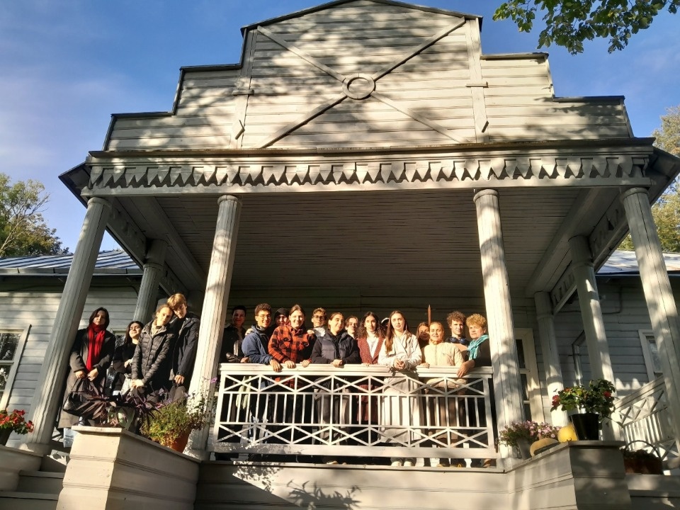 Прапраправнучка Николая Римского-Корсакова побывала в усадьбы композитора в Плюсском районе