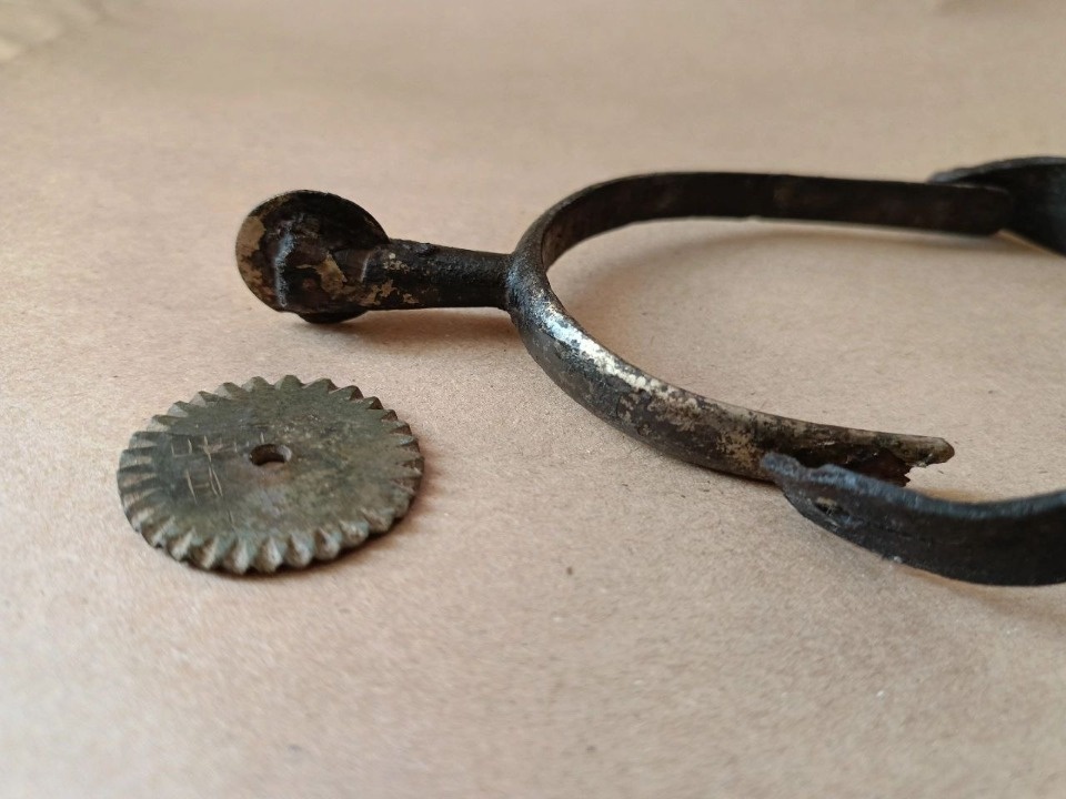 Шпору XX века обнаружили псковские археологи