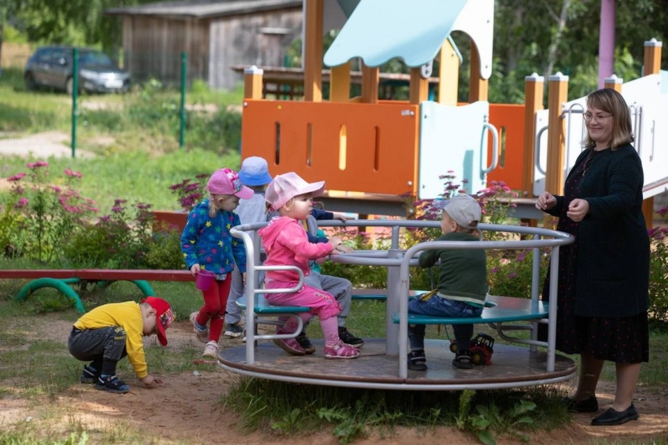 Михаил Ведерников поздравил воспитателей с профессиональным праздником