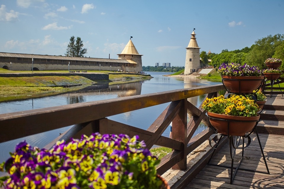 Борис Елкин поздравил псковичей с Международным днем туризма