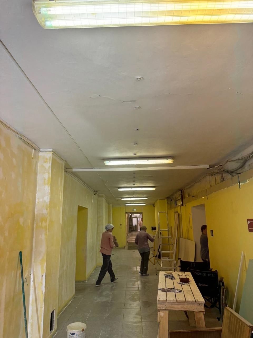 Ремонт приемного отделения великолукского филиала больницы идет быстрыми темпами
