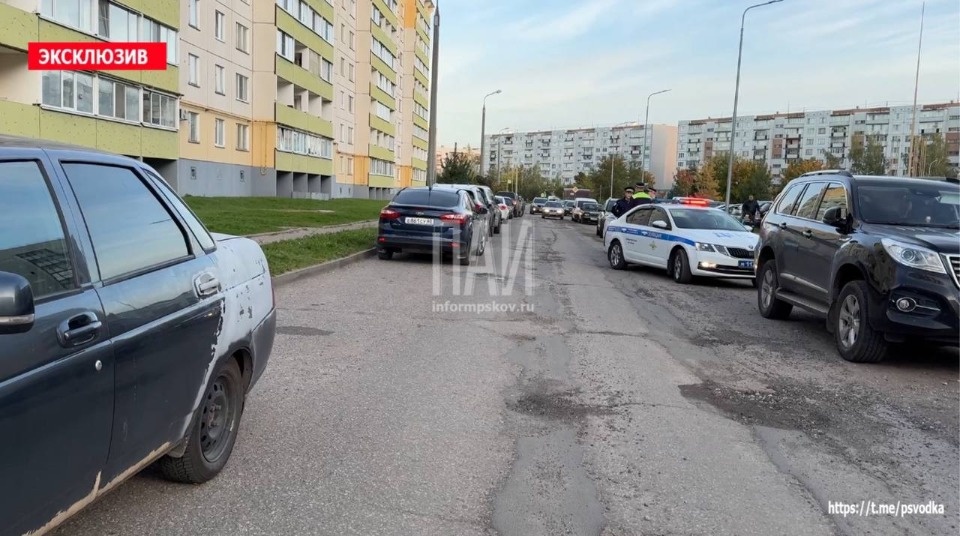 Девятилетний мальчик пострадал в ДТП во дворе многоэтажки в Псковском районе Девятилетний мальчик пострадал в ДТП во дворе многоэтажки в Псковском районе