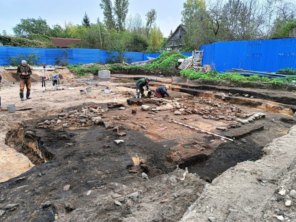 Первыми находками на новом раскопе в Пскове поделились археологи