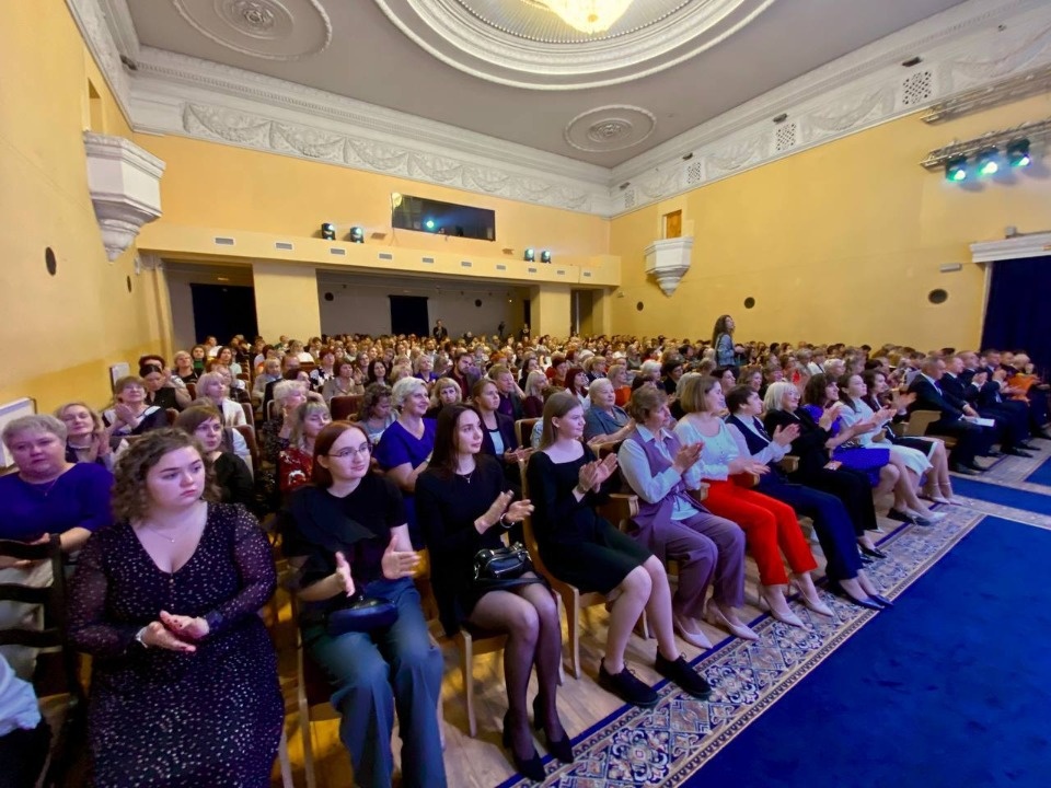 Итоги конкурсов «Наставник года» и «Педагогический дебют» подвели в Пскове