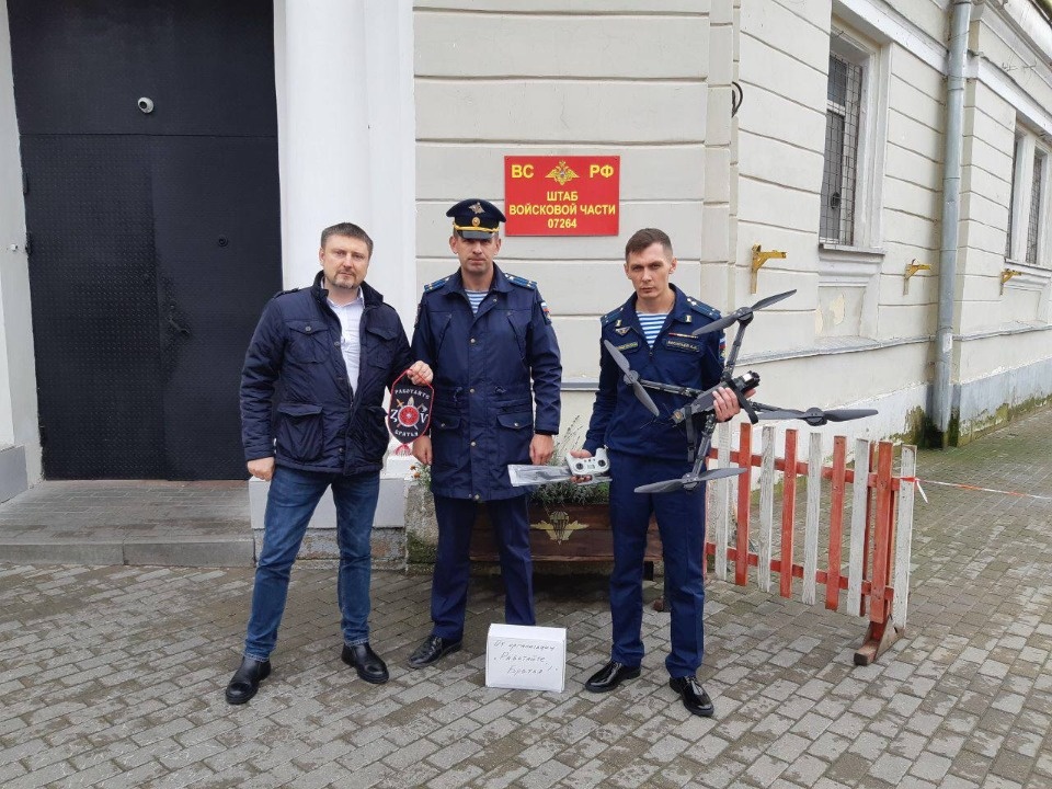 Общественная организация передала «Хищника» псковским десантникам Общественная организация передала «Хищника» псковским десантникам