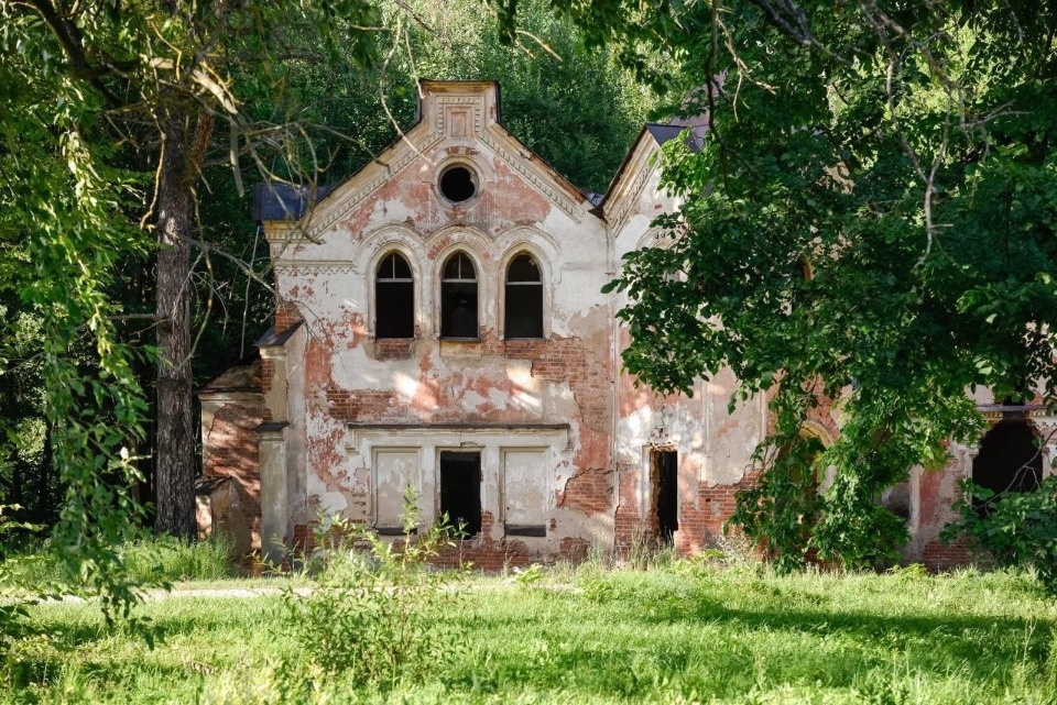 Усадьбу Строганова начали восстанавливать в Псковской области Усадьбу Строганова начали восстанавливать в Псковской области