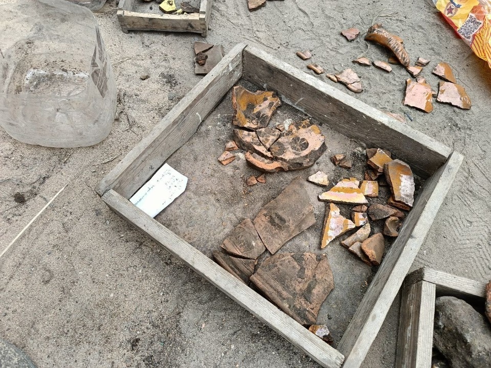 Археологи обнаружили на раскопе в Пскове кулинарную форму для выпечки