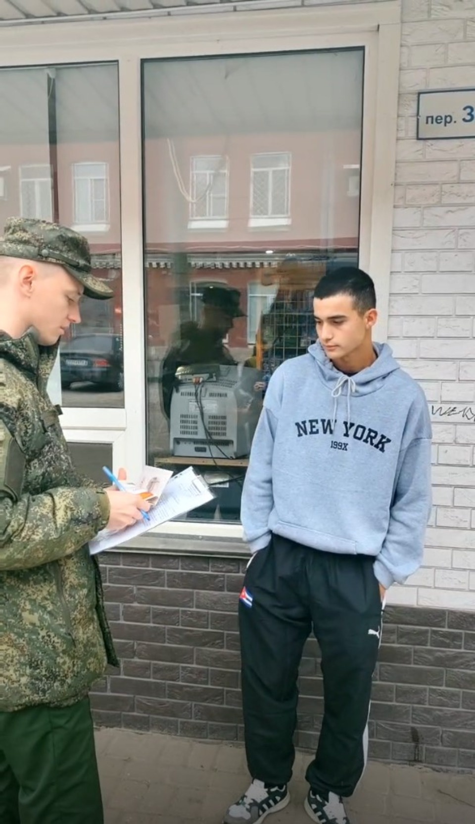 В Пскове выявили пять не вставших на воинский учет бывших мигрантов В Пскове выявили пять не вставших на воинский учет бывших мигрантов