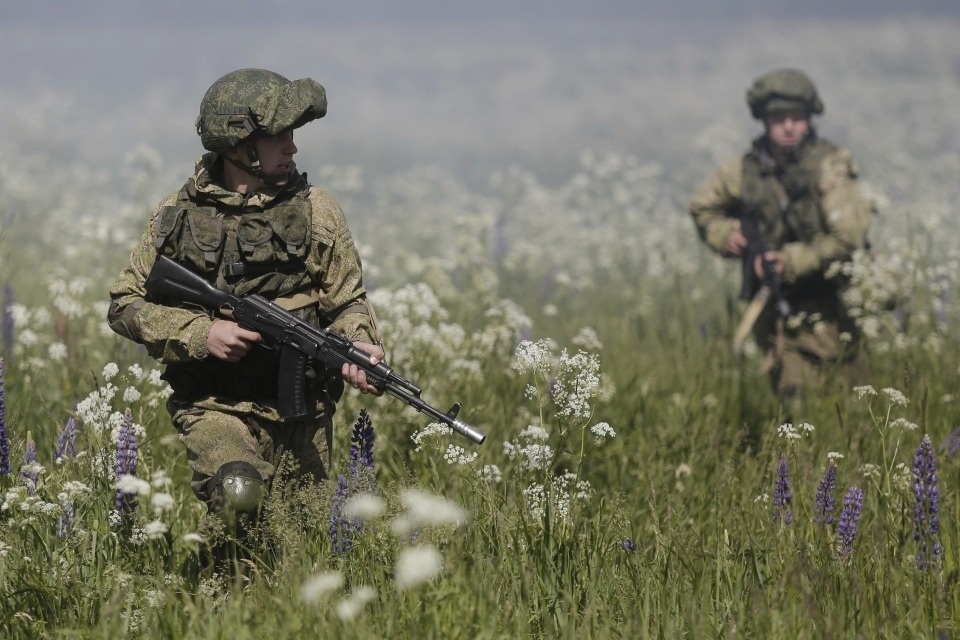 Практические учения вновь проводятся на полигоне в Псковском районе Практические учения вновь проводятся на полигоне в Псковском районе