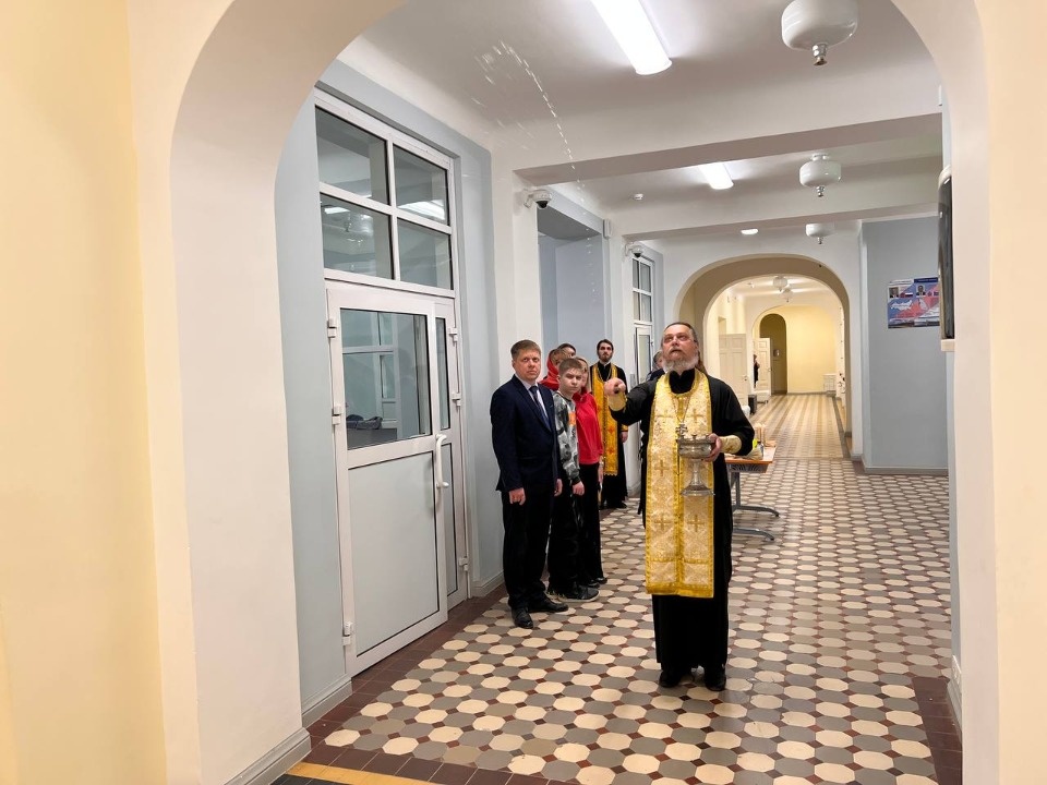 В Печорской лингвистической гимназии состоялся чин освящения В Печорской лингвистической гимназии состоялся чин освящения