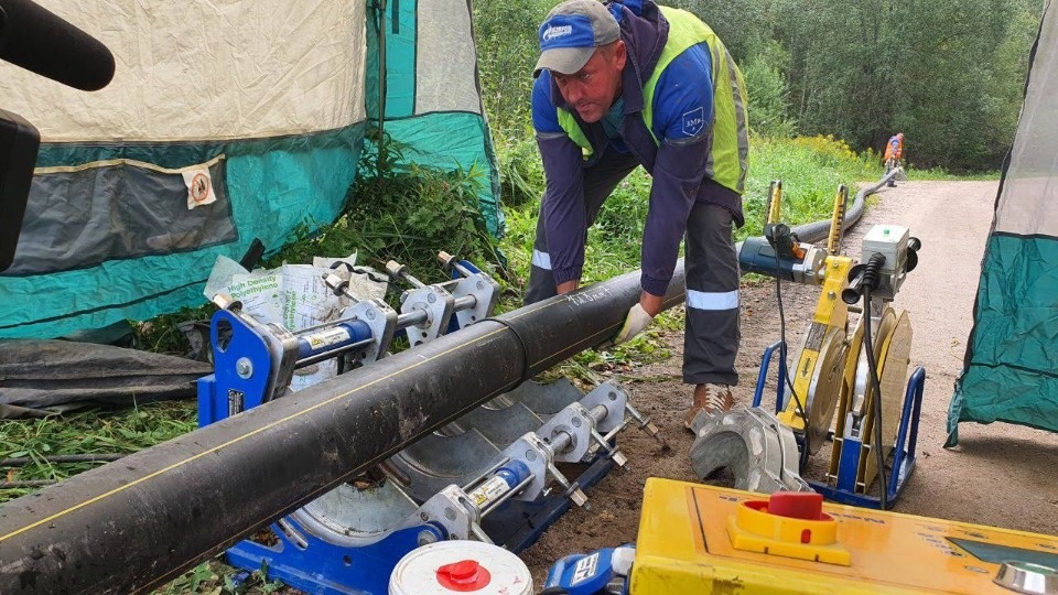 В Псковской области началось строительство газопровода в поселке Пушкинские Горы
