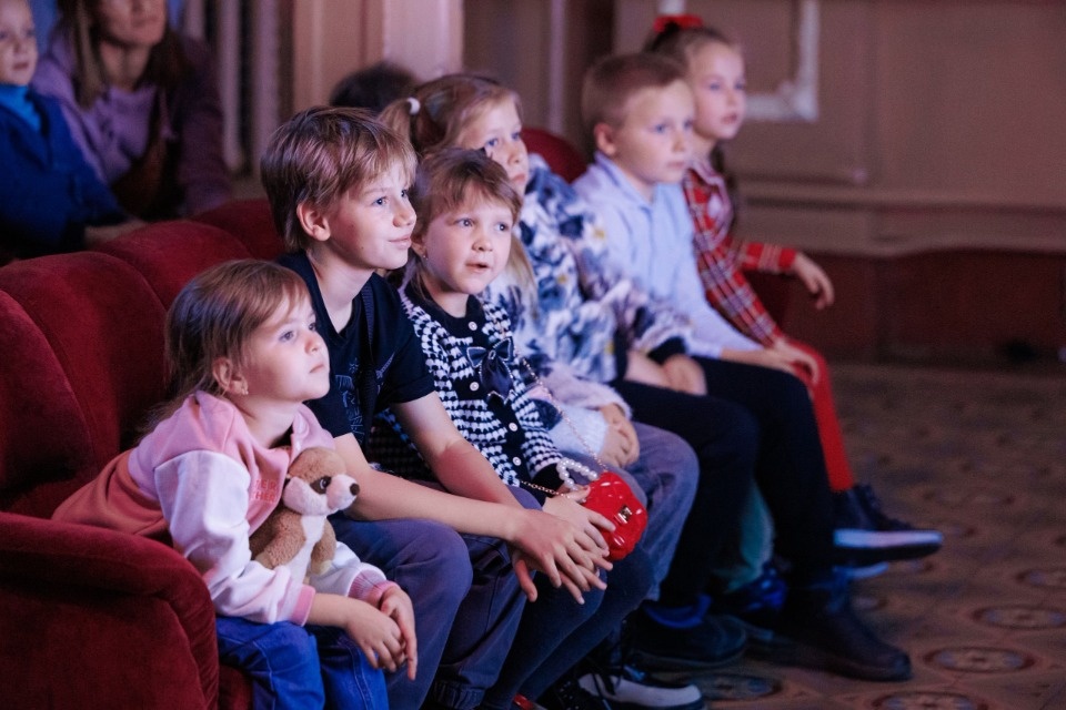 1200 человек посетили спектакли Калининградского театра кукол в Пскове 1200 человек посетили спектакли Калининградского театра кукол в Пскове